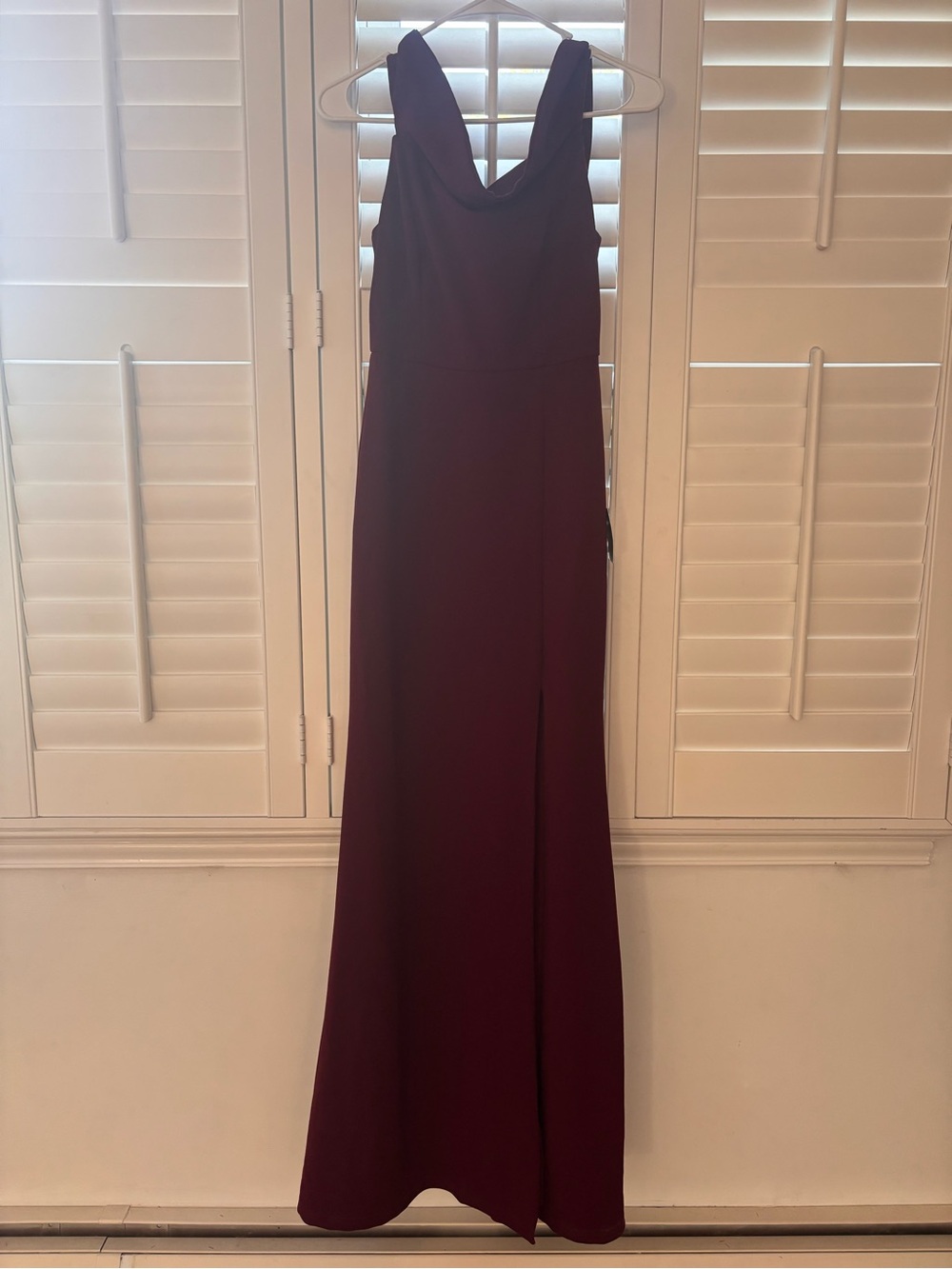 Lulu's Sleeveless V-Neck Maxi Dress in Burgundy